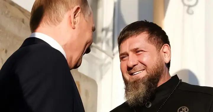 曾經跟俄羅斯不共戴天的車臣人,怎麼又變成了普京的“小迷弟”?