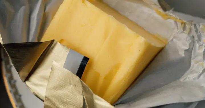 是誰給黃油塊包得整整齊齊的?