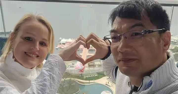 中國初中文憑農村窮小夥迎娶美國博士老婆，20年後一家四口咋樣