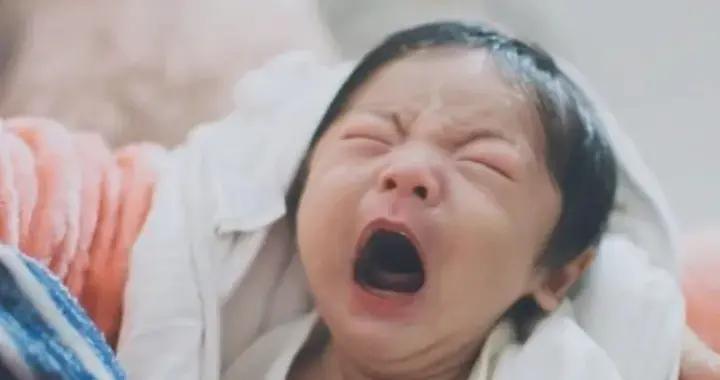 新生兒出生後出現5種現象,說明在媽媽的肚子裏過的很滋潤