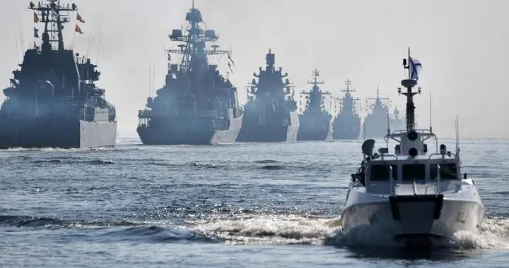 日本最大布雷艦臺海設水雷！東風導彈立即瞄準，日本十萬民衆抗議