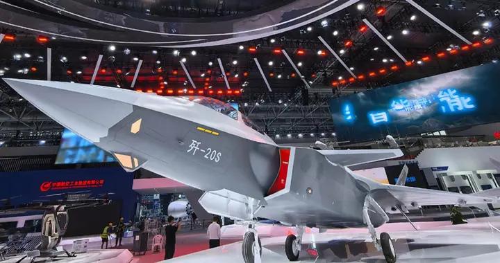 殲-20S堪稱全球首款5.5代機，雙座設計背後藏着一場空戰革命