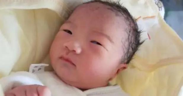 新生兒到底怕熱，還是怕冷？很多父母搞錯了，3個誤區要避開