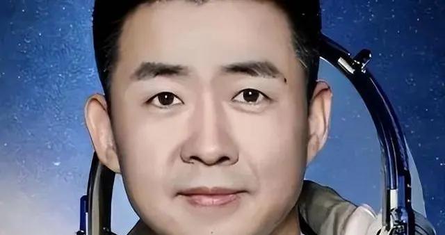 洛陽子弟再創奇蹟！陳冬太空駐留400天，神舟二十一號整裝待發！