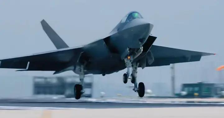 總設計師爆料殲-35實現“彈滑兼容”,遼寧艦山東艦戰力飆升!