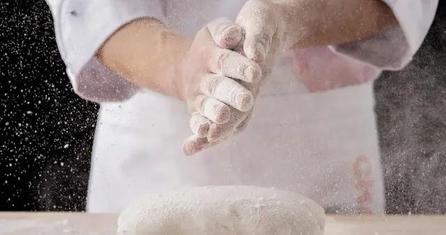 做包子時，大廚教你，少加點酵母，多加一勺它，包子白如雪香撲鼻