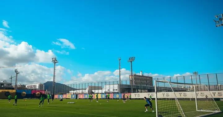 友好，巴薩今天上午把訓練設施借給埃爾切全隊用於恢復訓練