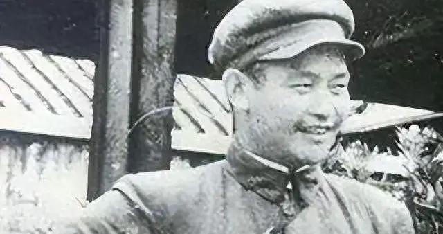 他被任命副軍長，4個月後才知道，陳賡喊他，以爲對方搞錯職務了