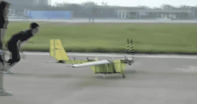 看完中國大學生手搓轟炸機，愛刷抖音的美國人天塌了。