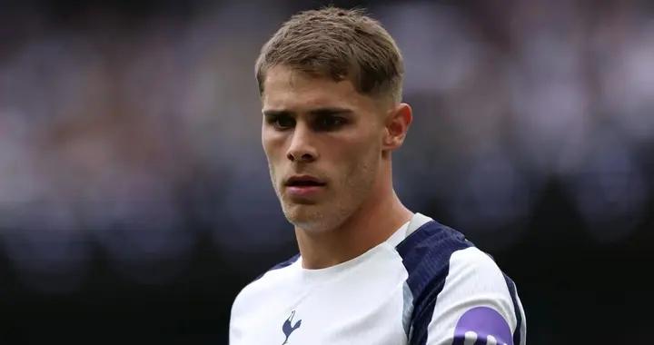 TA評範德芬未向觀衆謝場：不必上綱上線，有時謝場只是走流程