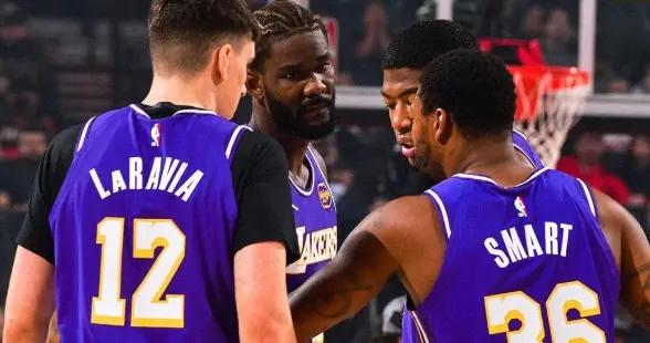 聯袂發揮，艾頓砍29分10板3帽2助，八村壘得28分4板1助1斷1帽