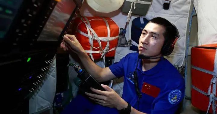 草原少年，航天工程師，太空新星，90後武飛的逆天改命路！