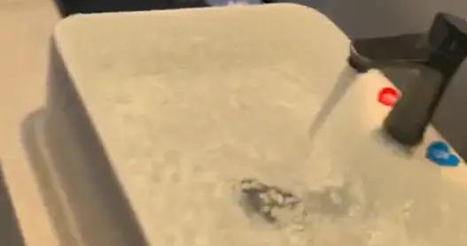 女子108元預訂三亞酒店，入住半小時要求退房遭拒，一頓操作結果倒賠3萬元