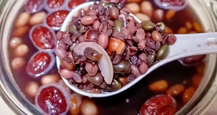 天冷了，記得給家人喝一碗黑豆水！這3樣一起煮，滋陰健脾強免疫