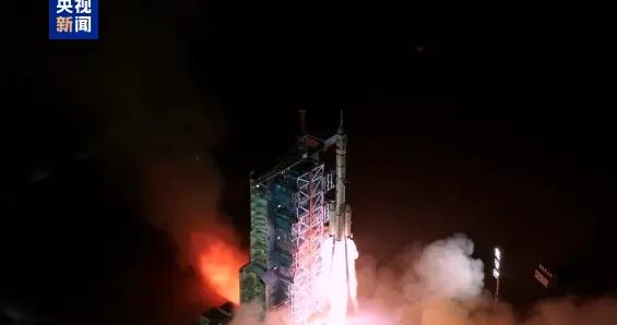 神舟二十一號載人飛船發射升空