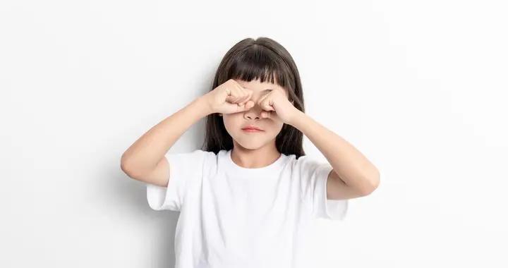 別罵孩子“壞習慣”!頻繁眨眼可能是這些問題,家長要警惕