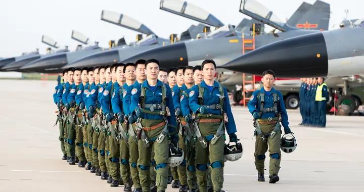 中美戰機數量逆轉背後：2018架對1808架，西太天空迎來新主人！