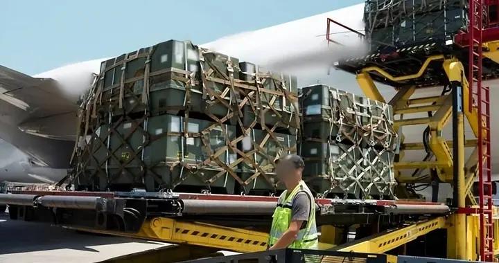 大型運輸機深夜抵達伊朗，S400防空導彈暗中交貨，中東天空將變天