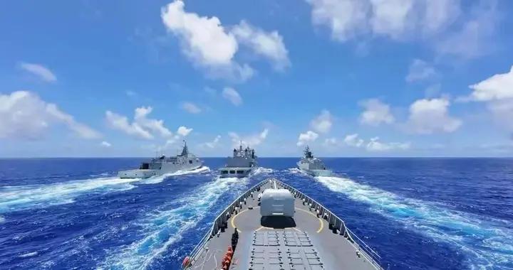 055率隊南海“貼臉”尼米茲，美軍航母防禦圈被當場撕開！