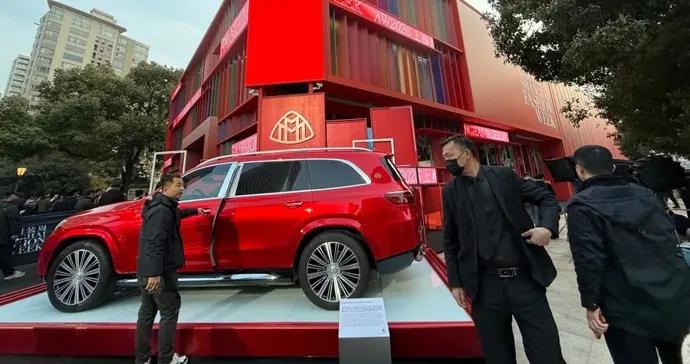 上海時裝週開闢全新敘事主線，把“上海定製”打造成時尚消費新名片！