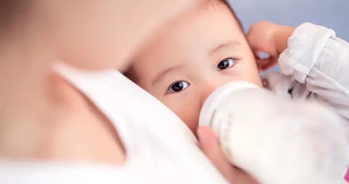 寶寶不愛喝奶粉？模擬母乳餵養場景+選對工具，難題迎刃而解
