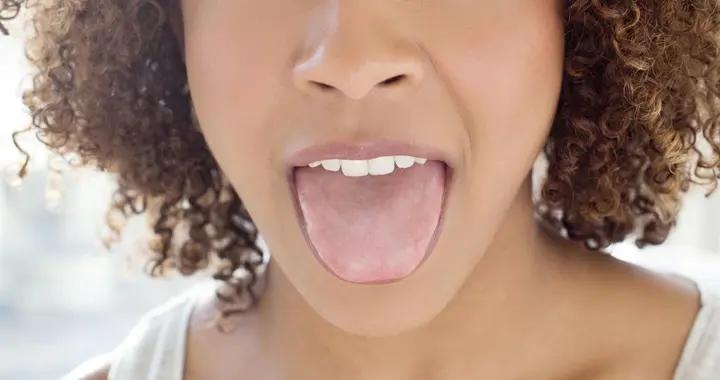 舌頭上出現黑點可能不是小事，這幾種情況要警惕，及時排查更安心