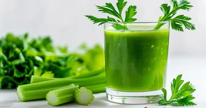 芹菜汁是減肥神器？拆解輔助原理與不足，這兩類人慎喝