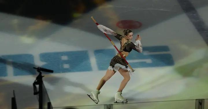 花滑巨星K寶手持金箍棒，冰上演繹西遊記