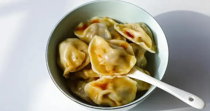 這盤“毒餃子”養廢多少孩子？很多家長卻當寶貝喂，快停手吧