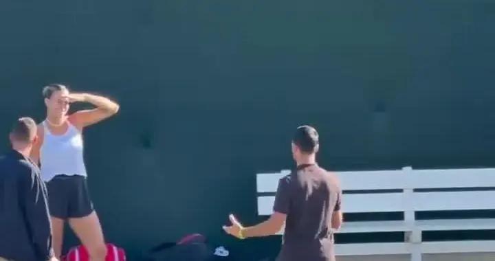 薩巴倫卡向德約展示鑽戒，12克拉估值約100萬美元