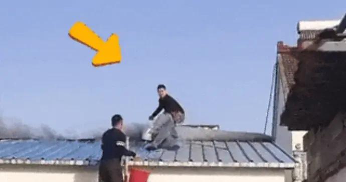 上海退役軍人消防員春節返鄉遇火情，挺身而出勇救被困老人