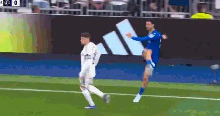 半場：皇馬0-1赫塔費，薩特里亞諾凌空斬，維尼修斯失單刀