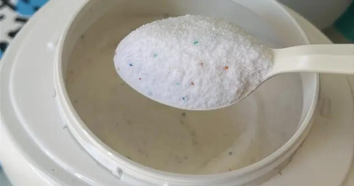 越來越多人把“洗衣液”換回“洗衣粉”？清潔力強不說，還很便宜