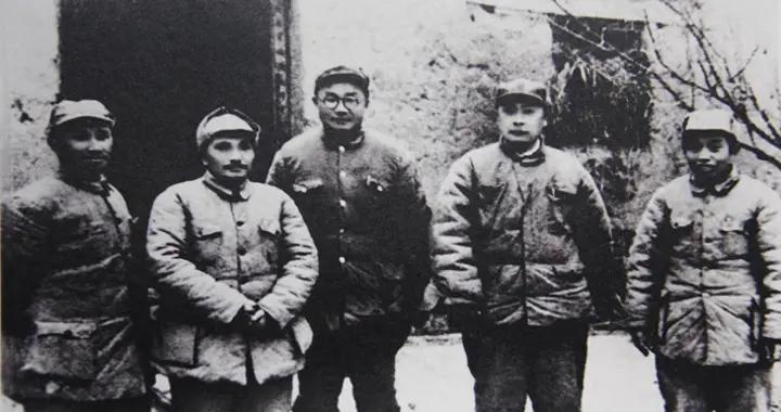 爲啥我軍將領手握重兵，卻沒人叛變當軍閥？全靠毛主席這一招