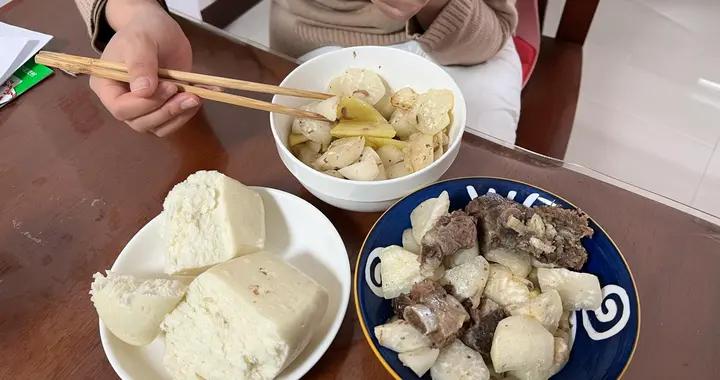 48歲阿姨的晚餐曬朋友圈火了，網友：沒眼看，這賣相狗看了都搖頭