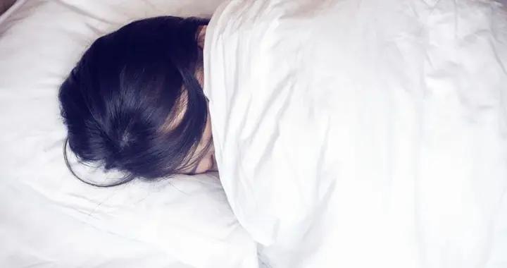 一天最好要睡夠 8 小時？