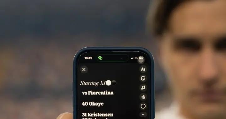 整活，烏迪內斯賽前現場拿手機公佈首發名單