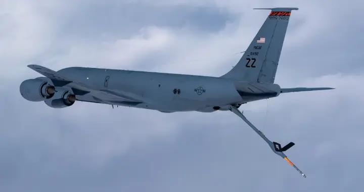 美軍再向中東大規模增派加油機，超過10架KC-135加油機已從美國境內多個基地起飛；此前美方稱對伊朗的“最猛烈打擊尚未到來”
