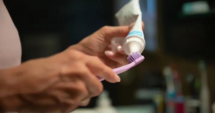 晚上等到睡覺前「刷牙」，原來是錯誤的