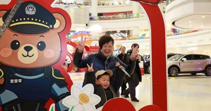 “平安快閃”進商圈，安全宣傳嵌入市民生活場景