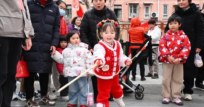 走過21年的元宵行街會，首次走進同濟校園！還有崑劇融合機器人繪畫表演