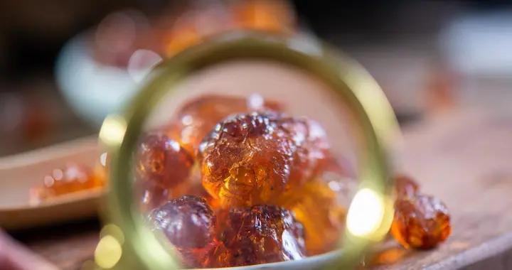 桃膠什麼人不能喫？這幾類人羣需警惕，別讓“美容食材”傷了身