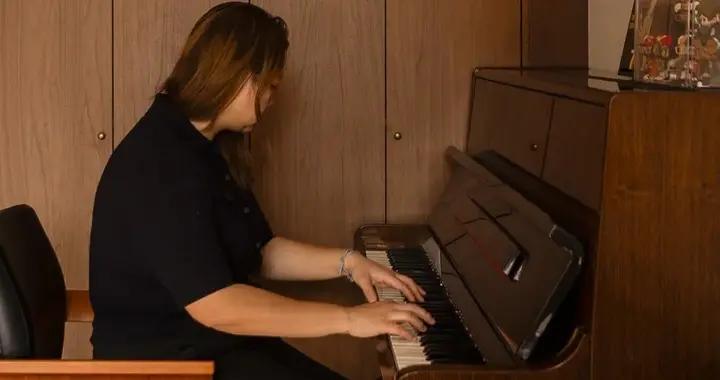 上海姑娘買30㎡頂層，閨蜜笑稱“巴掌大”，改造後反而羨慕極了！