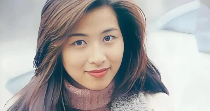 香港知名豔星自曝主動逼婚，連生三胎治好抑鬱，近況曝光太接地氣