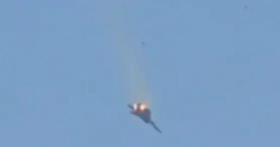 美軍戰機在科威特墜毀，飛行員彈射逃生