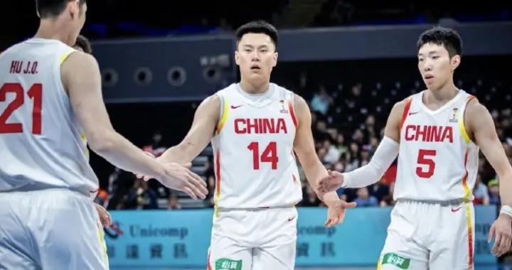 記者：上海隊延長李弘權假期，讓新晉奶爸享受初爲人父的喜悅