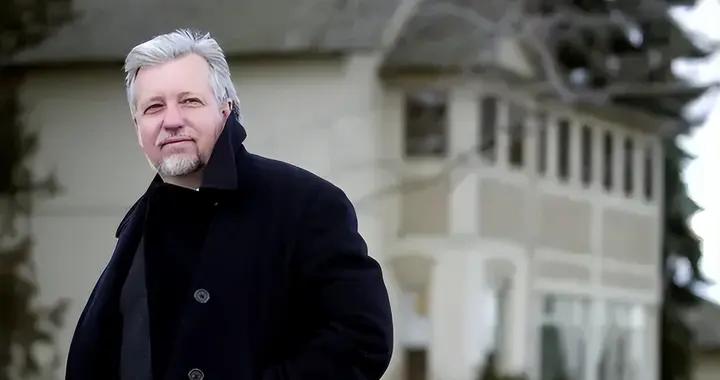 科幻巨匠丹·西蒙斯逝世：《海伯利安》之後，再無同樣的旅途