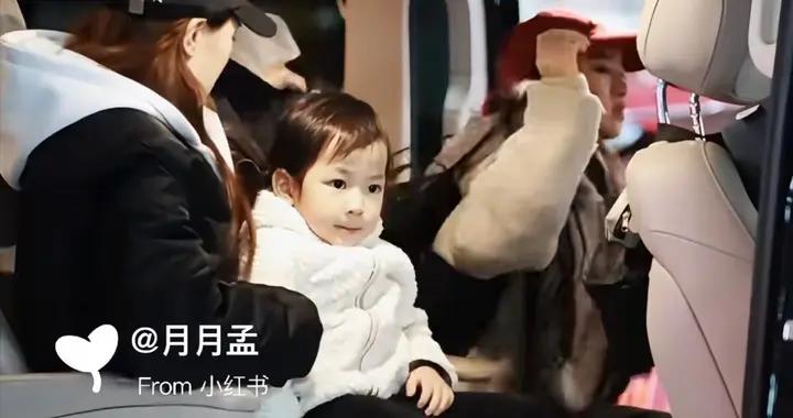 聶遠3歲幼女首露臉，大眼睛白皮膚像混血兒，比長女聶子一還漂亮