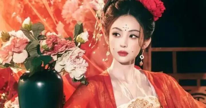 明星cos機械姬，關曉彤大秀美腿，孟子義顏值好絕，熱巴難超越