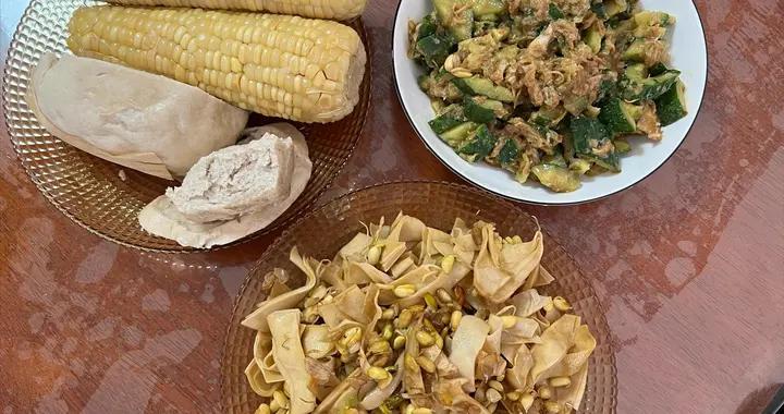 山東老兩口的晚餐，在朋友圈火了，網友：太寒酸了，沒法喫